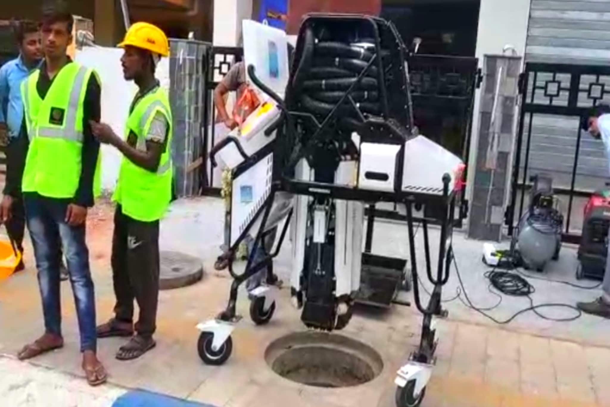 নিউটাউনের রাস্তায় রোবট! কোন সমস্যা সমাধানে পথে নামছে তারা? জানুন