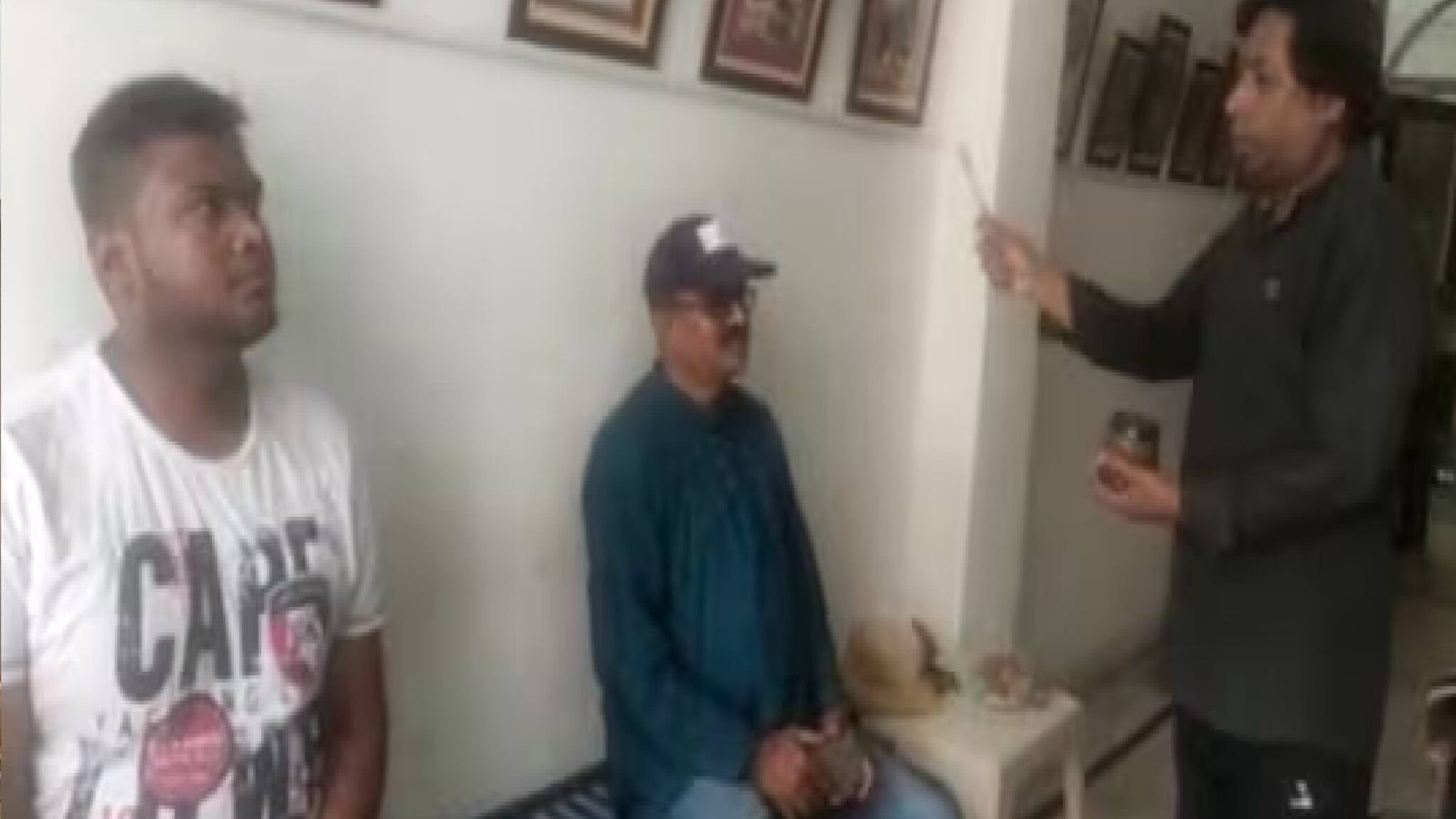 Health Tips: ওষুধে নয়, আজব উপায়ে চিকিৎসা! বহু বছর ধরে এভাবেই মিরাকেল করছেন 'ডাক্তারবাবু'