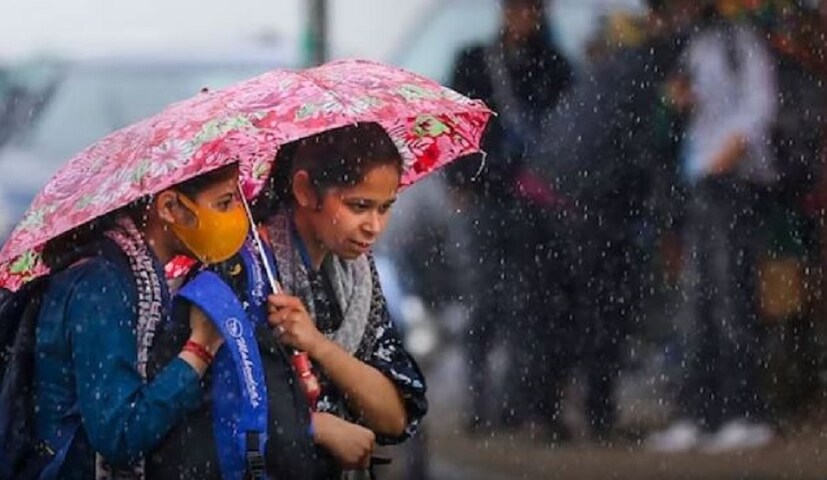 বুধবার পুরুলিয়ার সর্বোচ্চ তাপমাত্রার পারদ থাকতে পারে ৩২ ডিগ্রি সেলসিয়াস ও সর্বনিম্ন তাপমাত্রার পারদ থাকতে পারে ২৭ ডিগ্রি সেলসিয়াস বলে জানিয়েছে হাওয়া অফিস। আগামী বেশ কিছুদিন এই ভাবেই হালকা থেকে মাঝারি বৃষ্টিতে ভিজবে জেলা পুরুলিয়া। (Reported By: Sarmistha Banerjee)