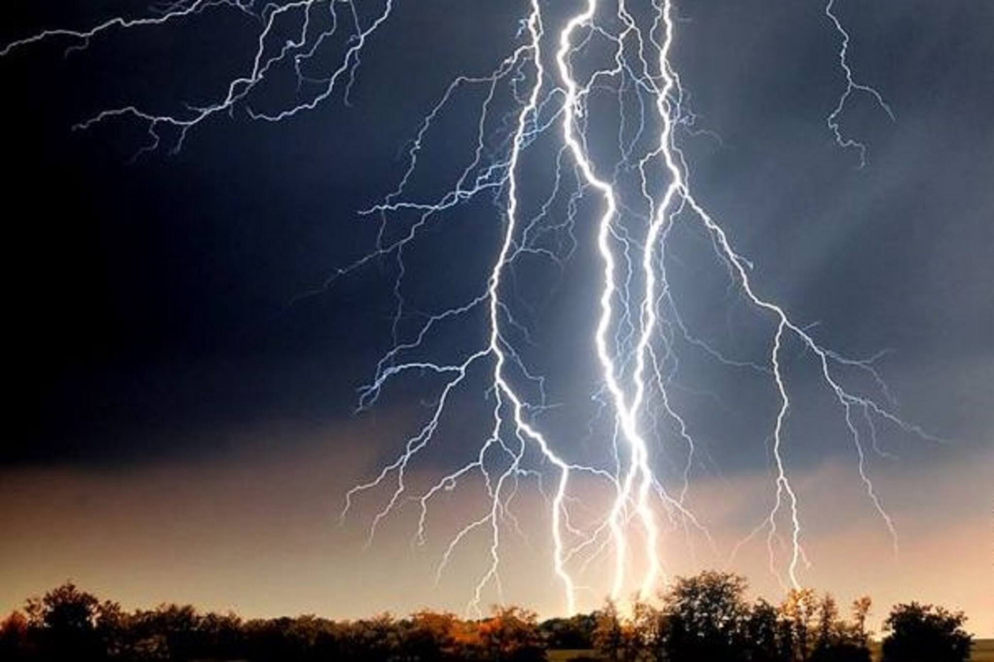 পাহাড় বেড়াতে যাচ্ছেন? আগে জেনে নিন কোথায় কখন কতটা বৃষ্টি! ভাসবে বাংলা!