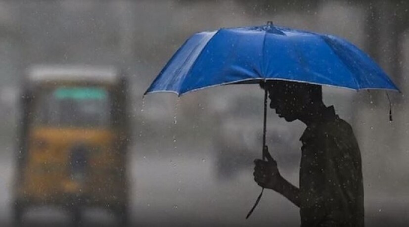 অন্যদিকে, আগামী ২৪ ঘণ্টায় উত্তরবঙ্গের একাধিক জেলায় বজ্রবিদ্যুৎ সহ হালকা মাঝারি বৃষ্টি হতে পারে। (Reported By: Sarmistha Banerjee)