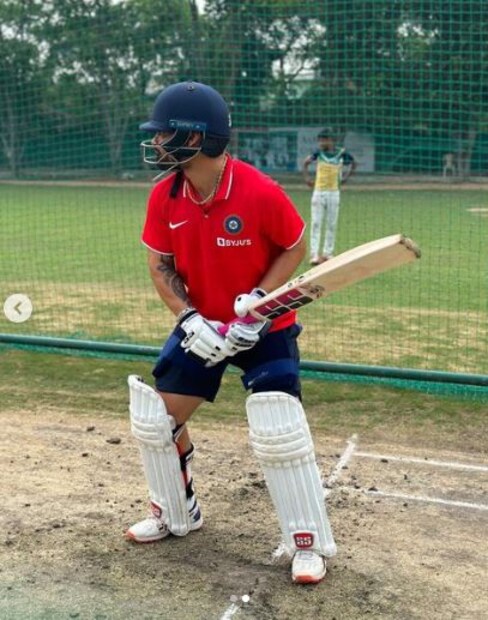 কিন্তু অজিত আগরকরের নেতৃত্বাধান নির্বাচন কমিটি সকলকে অবাক করে কেকেআর তারকাকে ছাড়াই ঘোষণা করেছে ওয়েস্ট ইন্ডিজে টি-২০ সিরিজের ভারতীয় দল।