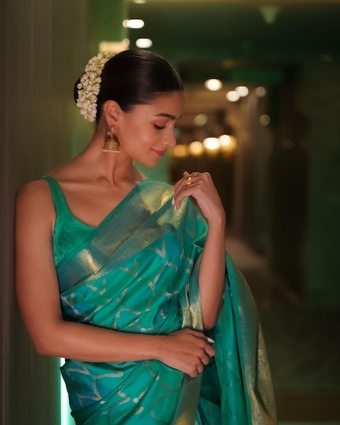 শাস্তি স্বরূপ তাঁকে এক সপ্তাহ ডেস্ক মুছতে হয়েছিল।