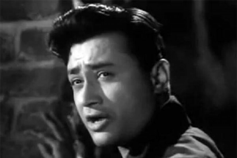 রোমান্টিক সিনেমাতে নায়িকাদের সঙ্গে পর্দায় রোমান্সের ঝড় তুলতে তার জুড়ি মেলা ভার ছিল। মৃত্যুর এত বছর বাদেও দেব আনন্দকে এখনও মনে রেখেছেন দর্শকরা।
