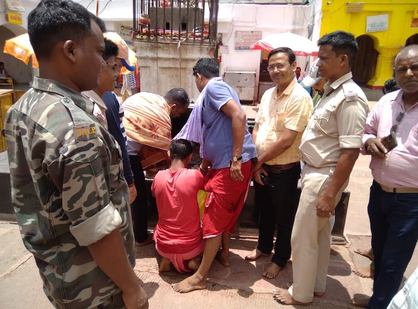 বৃহস্পতিবার রাত ১০টা থেকে শুরু হয় টাকা গণনা, যা শেষ হয় বিকেল ৫টার দিকে। এ সময় বিভিন্ন বাক্স থেকে বাবা মন্দিরের মোট আয় হয়েছে ১৩ লাখ ২৪ হাজার ৮৮০ টাকা। এই টাকা শুধুমাত্র এই শ্রাবণ মাসের এক সপ্তাহের অনুদানের মোট অর্থ।