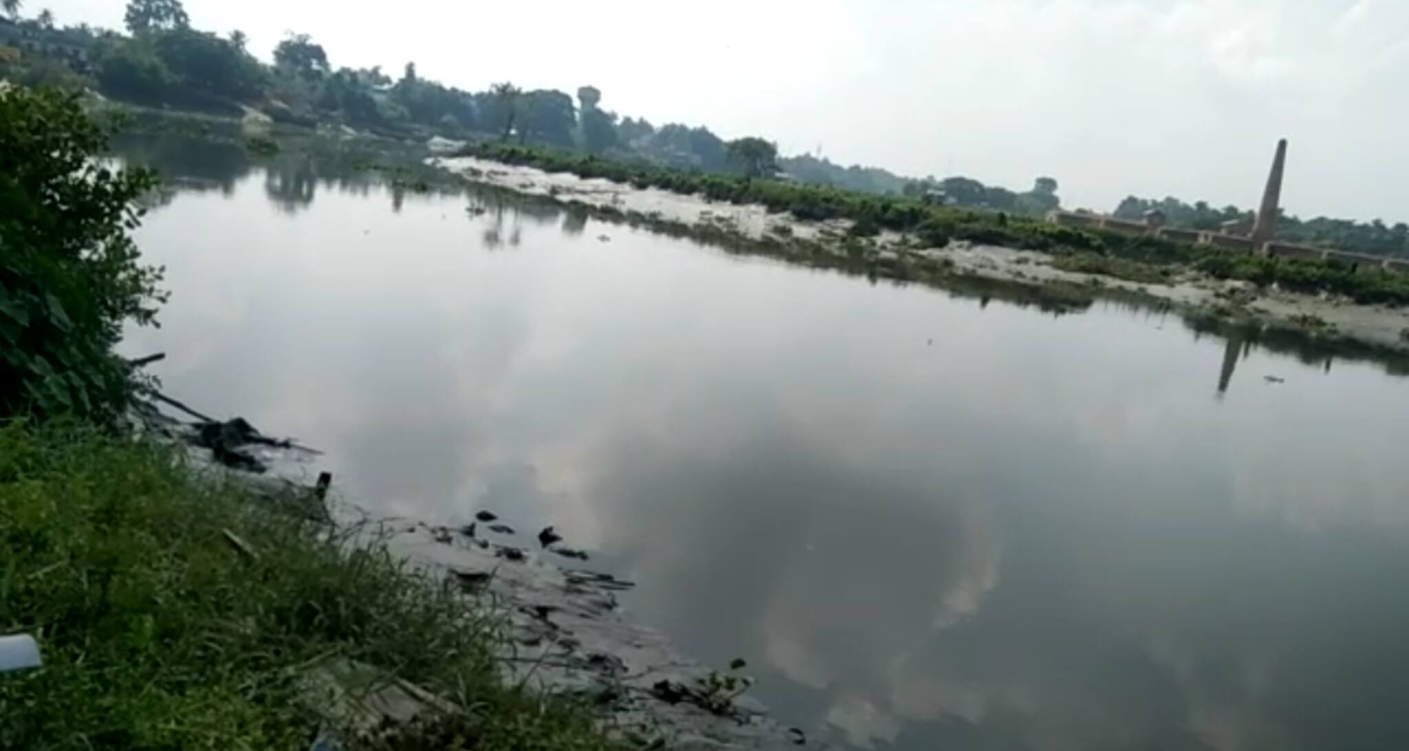 বিদ্যাধরী নদীতে কী ভাসছে? স্থানীয়দের শিড়দাঁড়া বেয়ে নেমে গেল ঠান্ডা স্রোত