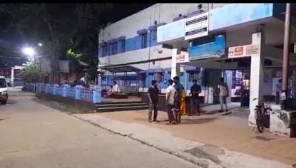 জলে পড়ে গিয়ে মৃত্যু হল এক প্রতিবন্ধী ব্যাক্তির। দেহ ভেসে থাকতে দেখে এলাকাবাসি 
