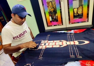 বাড়িতে দেশলাই দিয়ে রেপ্লিকা বানাচ্ছেন শিক্ষক বাড়িতে দেশলাই দিয়ে রেপ্লিকা বানাচ্ছেন শিক্ষক