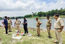 কেজি কেজি বাজি নিয়ে আত্রেয়ীর পাড়ে পুলিশ! ডাকা হল বম্ব স্কোয়াড