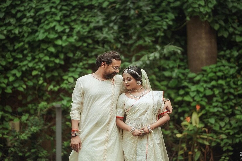 চার বছর প্রেম করার পর অবশেষে গত ৯ জুলাই স্বপ্নপূরণ হয়েছে ‘রাঙা বউ’ শ্রুতি দাসের। মনের মানুষ স্বর্ণেন্দু সমাদ্দারকে বিয়ে করেছেন তিনি। 