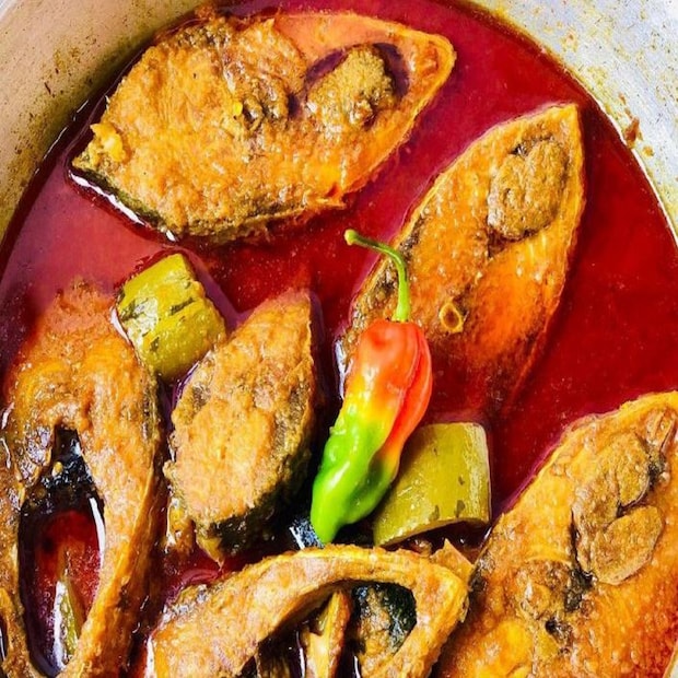 পুষ্টিবিদরা ইলিশ মাছের চর্বি কে ভাল চর্বি হিসেবেই  বিবেচনা করেন। ১০০ গ্রামের ইলিশ মাছে  প্রায় ২১.৮ গ্রাম প্রোটিনের পাশাপাশি রয়েছে উচ্চ পরিমাণ ওমেগা-৩ ফ্যাটি অ্যাসিড, নায়সিন, ট্রিপ্টোফ্যান, ভিটামিন, বি ১২, সোডিয়াম, ক্যালসিয়াম, ম্যাগনেসিয়ামসহ অন্যান্য ভিটামিন ও মিনারেলস।