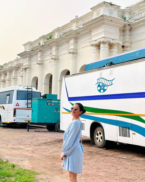  ইনস্টাগ্রামে সম্প্রতি এক মেয়ের ছবি ভাইরাল হয়েছে। যার নাম সেলেস্তি বৈরাগি। কিন্তু আলিয়ার সঙ্গে তাঁর কী সম্পর্ক। photo source collected 