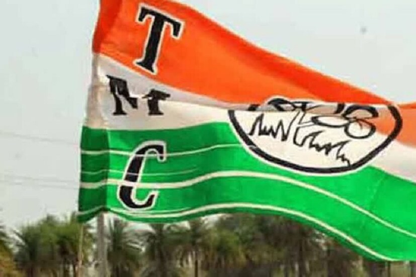 ভোট গণনা শেষের আগেই তৃণমূলের জয়জয়াকার দিনহাটাতে। ভোটের দিন বেশ উত্তপ্ত ছিল এই দিনহাটা! (লেখা ও ছবি: সার্থক পন্ডিত )