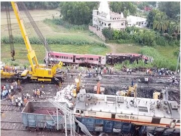 পয়েন্ট/ক্রসওভার সমস্যার কারণে মূল লাইনের পরিবর্তে লুপ লাইনে প্রবেশ করে