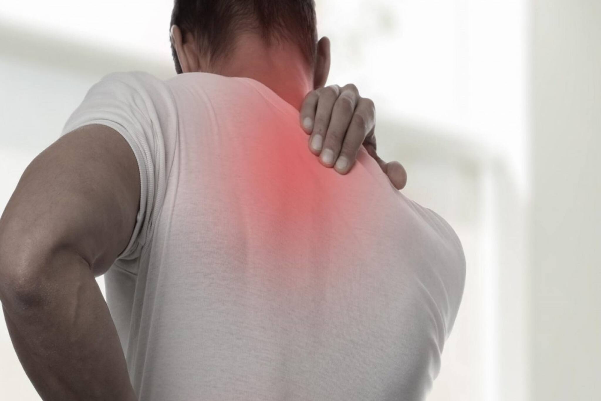 মাঝে মাঝেই ঘাড়-পিঠ ছিঁড়ে যায়? শরীরের ব্যথা দূর করার সহজ উপায় জানুন