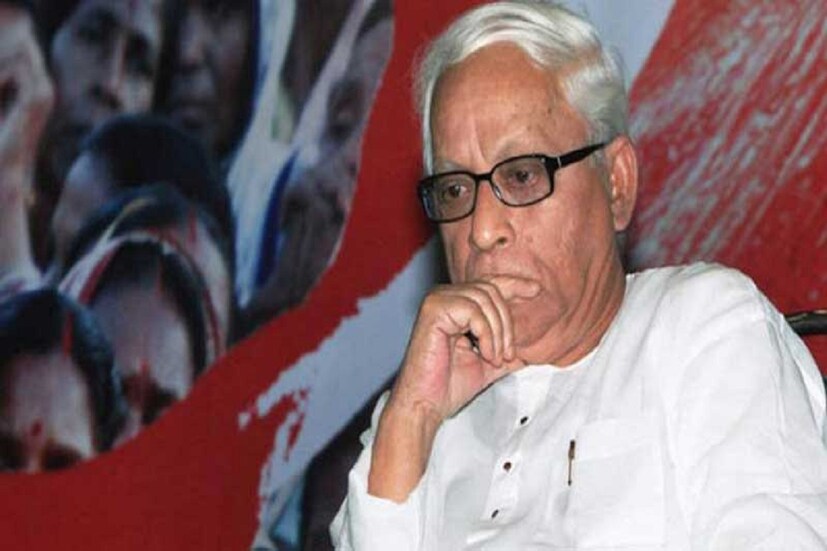 এর পর থেকে আর কিছু খাওয়ানো যায়নি তাঁকে। হাসপাতাল সূত্রে জানানো হয়েছে, ভেন্টিলেশনের সময় পরানো হয় রাইস টিউব। সেই রাইস টিউব দিয়েই ফিড করানোর চেষ্টা করা হবে তাঁকে। আপাতত ওষুধ দিয়ে ঘুম পাড়িয়ে রাখা হয়েছে।