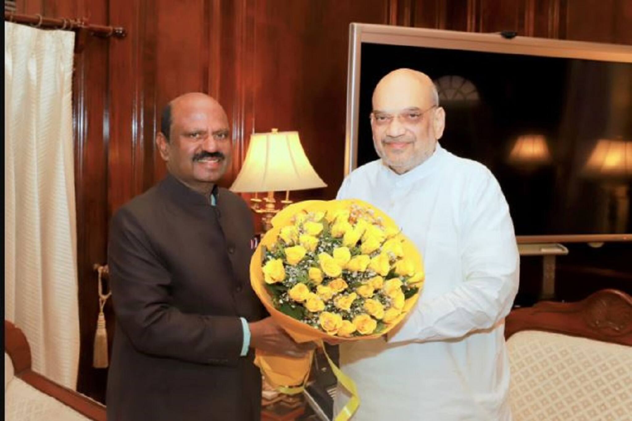 অমিত শাহের সঙ্গে কী নিয়ে আলোচনা? কলকাতায় এসেও মুখে কুলুপ রাজ্যপালের