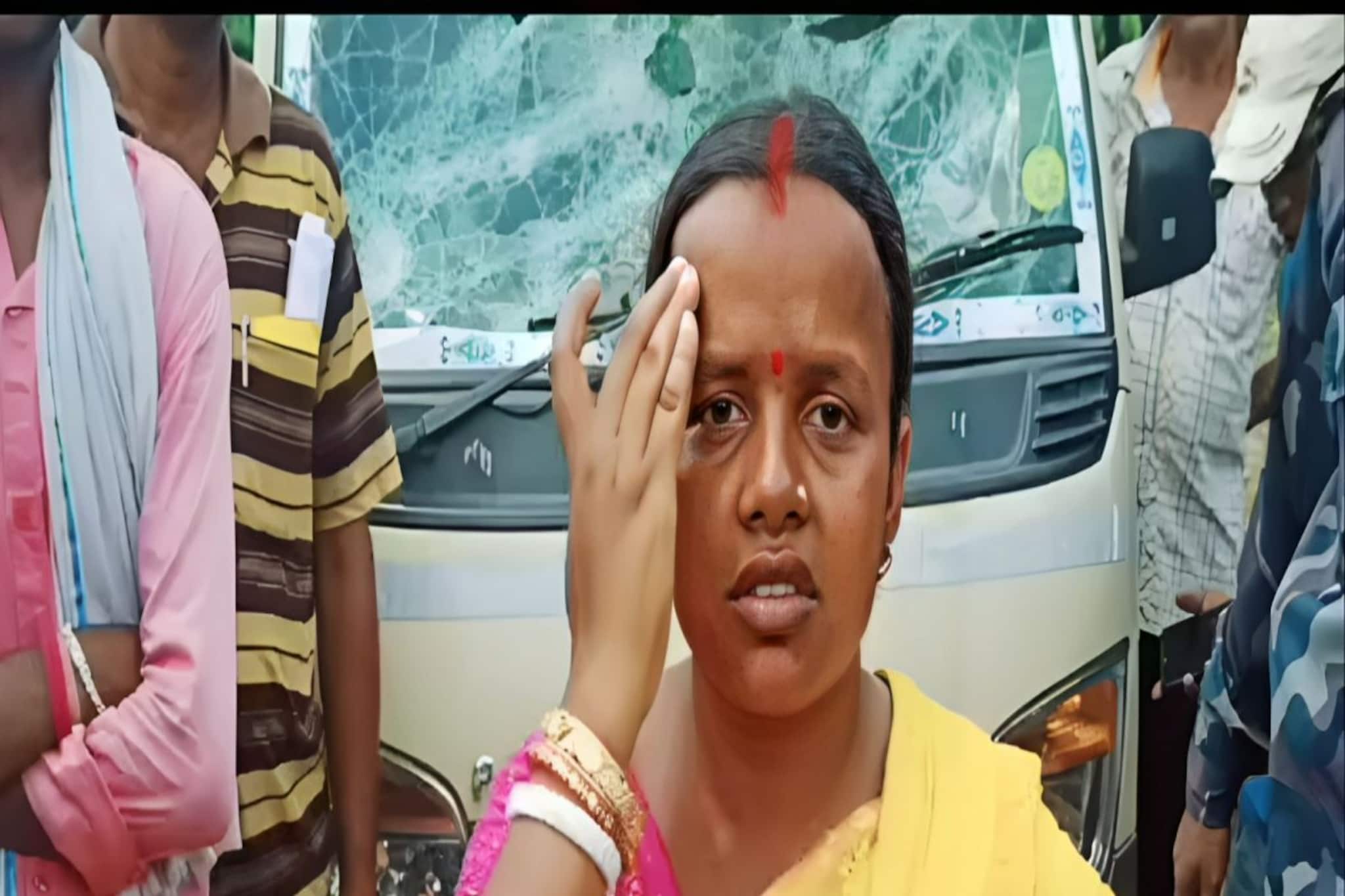 বসেছিলেন বিজেপি বিধায়ক চন্দনা বাউরি..., আচমকা শিবির লক্ষ্য করে পাথর বৃষ্টি!