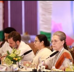 বিরোধী শিবিরের বিরুদ্ধে অভিযোগ দায়ের৷ 