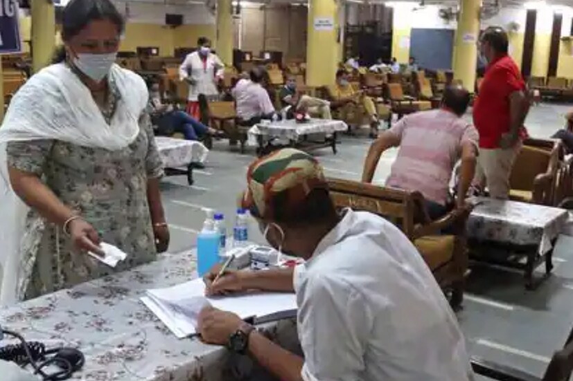 এতে মোবাইল, ল্যাপটপ, ট্যাবলেট, নোটবুক, নোটপ্যাড, আল্ট্রা-বুক, নেটবুক এবং অন্যান্য এমন ডিভাইসগুলি এই তালিকায় অন্তর্ভুক্ত করা হয়েছে।   (প্রতীকী ছবি)