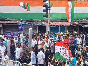 একুশের সভাস্থলে নজর কাড়ছে এই রকেট