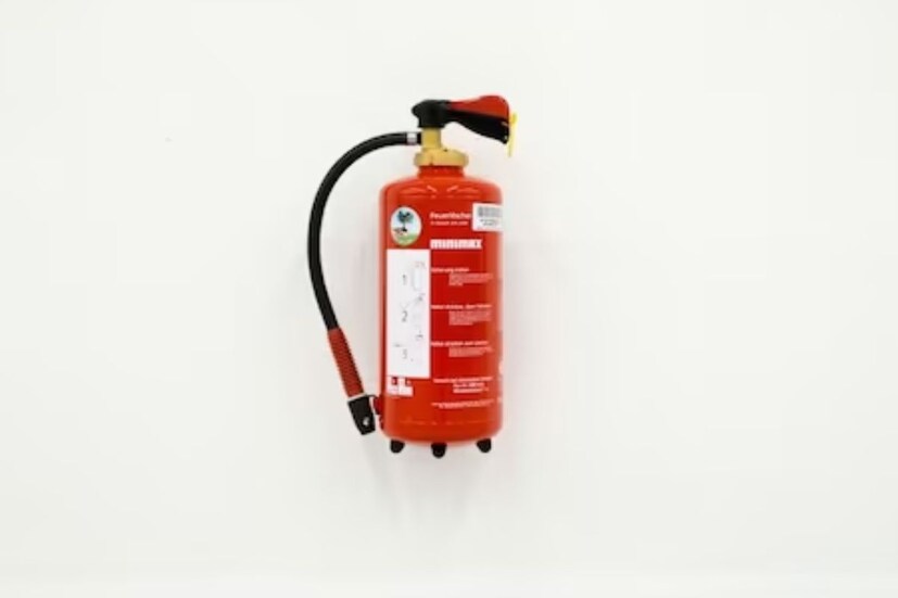গ্রাহকরা চাইলে অ্যামাজন থেকে Sense Safety Fire Extinguisher Ball ক্রয় করতে পারেন। এটি এমন এক ধরনের বল, যা আগুন ধরার সঙ্গে সঙ্গে ৩ থেকে ১০ সেকেন্ডের মধ্যেই ফেটে যায়।