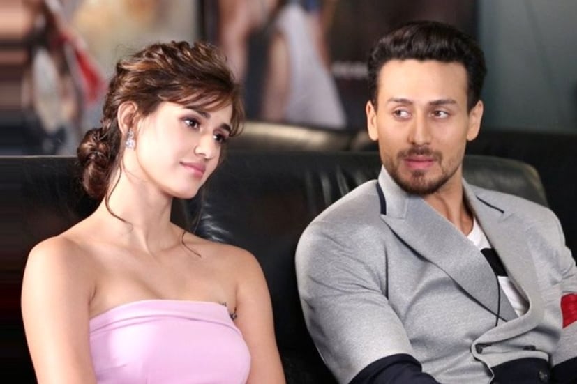 বেশ অনেকদিন ধরেই তাঁদের বিচ্ছেদের খবরে সরগরম নেটদুনিয়া৷ এক অনুষ্ঠানে এসে নিজেকে সিঙ্গল বলেও দাবি করেন অভিনেতা৷ বিচ্ছেদের পর প্রথমবার একফ্রেমে দেখা গেল টাইগার ও দিশাকে৷ যা নিয়ে চর্চা শুরু হয়েছে নেটদুনিয়ায়৷