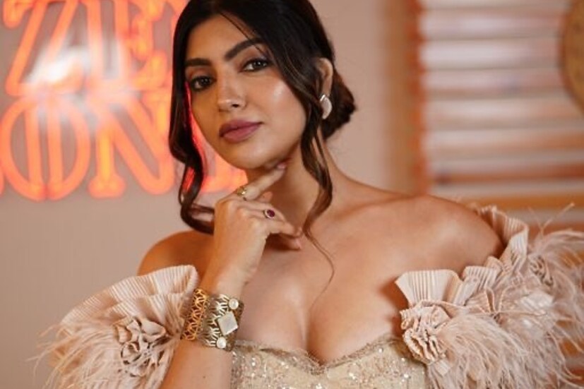 গত কয়েকদিন ধরেই আকাঙ্খা দর্শকদরে সামনে অনুরোধ করছিলেন যে তিনি বিগ বসের ঘরে থাকতে চান৷ তবে সলমন  দর্শকদের সিদ্ধান্তই ঘোষণা করেন৷