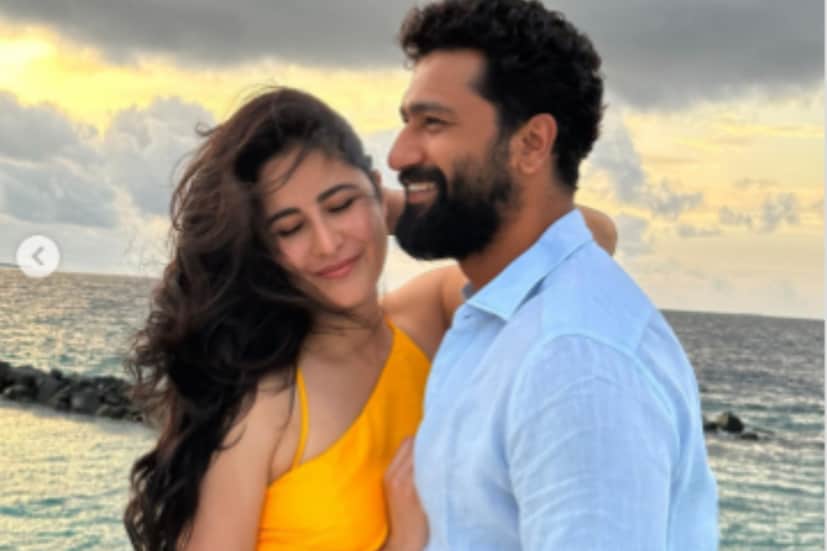 আম্বানি পরিবারে গণেশ পুজোয় ক্যাটরিনা অনুপস্থিতিই উস্কে দিয়েছে প্রেগন্যান্সির জল্পনা৷ তবে ক্যাটকে দেখা না গেলেও আম্বানির গণেশ পুজোয় একাই উপস্থিত ছিলেন ভিকি কৌশল৷ এদিন ক্যাটরিনার বোনকেও দেখা গেছে৷ 