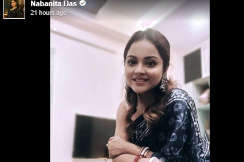  সম্প্রতি নিজের সোশ্যাল মিডিয়ায় একটি ছবি পোস্ট করেছেন, যেখানে অভিনেত্রীকে শাখা-পলা, শাড়ি পরে দেখা গেছে, যা দেখেই ধেয়ে এসেছে কটাক্ষ৷ ছবি ভাইরাল হতেই কমেন্টে ভরিয়ে দিয়েছেন নেটিজেনরা৷