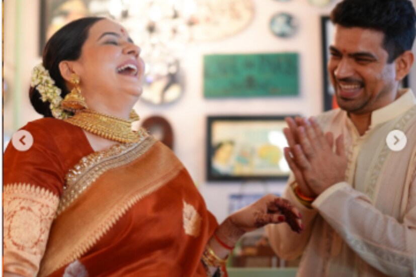 কঙ্গনা রানাউতের ভাই অক্ষত  রানাউত এবং স্ত্রী ঋতু রানাউতের কোল আলো করে আসতে চলেছে নতুন সদস্য৷ শীঘ্রই পিসি হতে চলেছেন কঙ্গনা৷