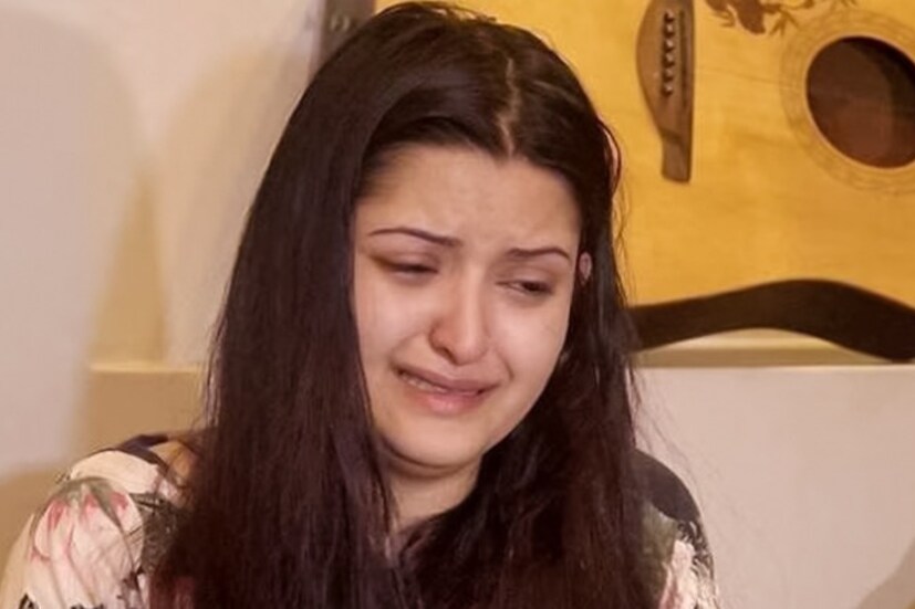 বাংলাদেশের জনপ্রিয় অভিনেত্রী পরীমণিকে নিয়ে জোরদার চর্চা চলছে ওপার বাংলায়৷ এবার কাঠগড়ায় সাক্ষ্য দিতে গিয়ে কান্নায় ভেঙে পড়লেন পরিমণি৷ হঠাৎ কী হল নায়িকার, তা নিয়েই জোর চর্চা শুরু হয়েছে৷