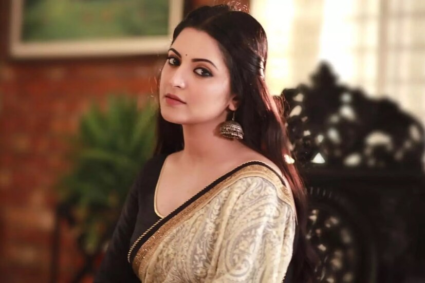 পরীমণি আরও বলেন,মাননীয় বিচারক, আমি সব ঘটনা খুলে বলব৷ এই জন্য ক্যামেরা ট্রায়াল দিতে চাই৷ নায়িকা এই অবস্থার কথা মাথায় রেখেই আদালত অন্য দিন সাক্ষ্য দেওয়ার জন্য ধার্য করেছে৷ ২৫ সেপ্টেম্বর ফের শুনানি হবে এই মামলার৷