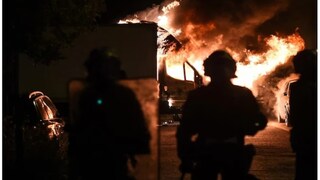 ১৭ বছরের তরুণের মৃত্যুতে জ্বলছে ফ্রান্স ১৭ বছরের তরুণের মৃত্যুতে জ্বলছে ফ্রান্স