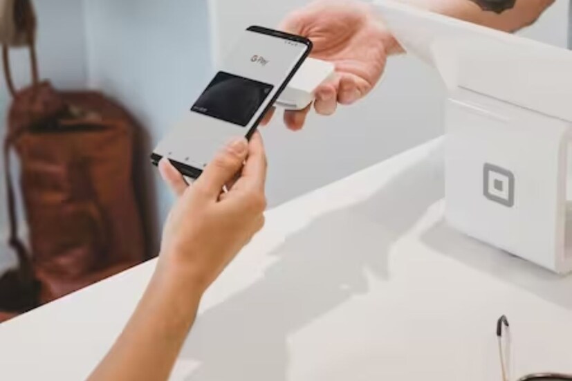 Google Pay ভারতের ইউজারদের জন্য UPI Lite ফিচার চালু করা শুরু করেছে। এই UPI Lite ফিচারের সাহায্যে Google Pay-এর ইউজাররা দৈনন্দিন চাহিদার নানা পরিষেবা, যেমন - মুদির দোকান, স্ন্যাকস এবং ক্যাবের জন্য দ্রুত অর্থ প্রদান করতে সক্ষম হবেন।
