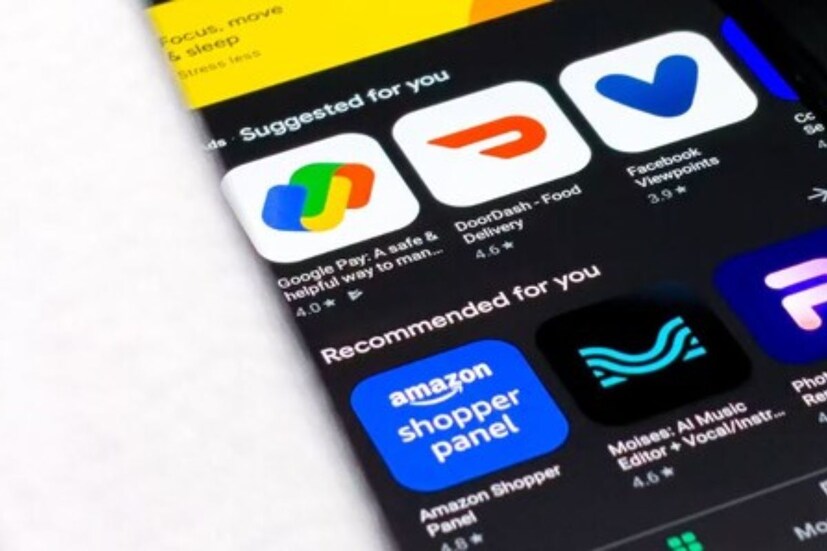 UPI Lite ইউজারদের ব্যাঙ্ক অ্যাকাউন্টের সঙ্গে লিঙ্ক করা হয়েছে। কিন্তু, এটি রিয়েল টাইমে ব্যাঙ্কের কোর ব্যাঙ্কিং সিস্টেমের উপর নির্ভর করে না। UPI লাইটের মাধ্যমে সর্বোচ্চ লেনদেনের সময় এর সাফল্যের হার খুব বেশি।