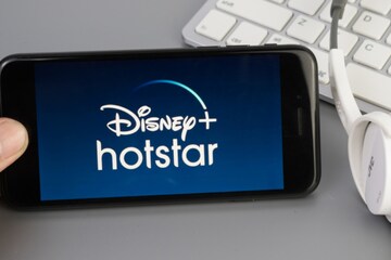 সিরিয়াল থেকে সিনেমা, Disney+Hotstar ভরসা? এবার মাথায় হাত গ্রাহকদের! কী বদল আনল সিরিয়াল থেকে সিনেমা, Disney+Hotstar ভরসা? এবার মাথায় হাত গ্রাহকদের! কী বদল আনল