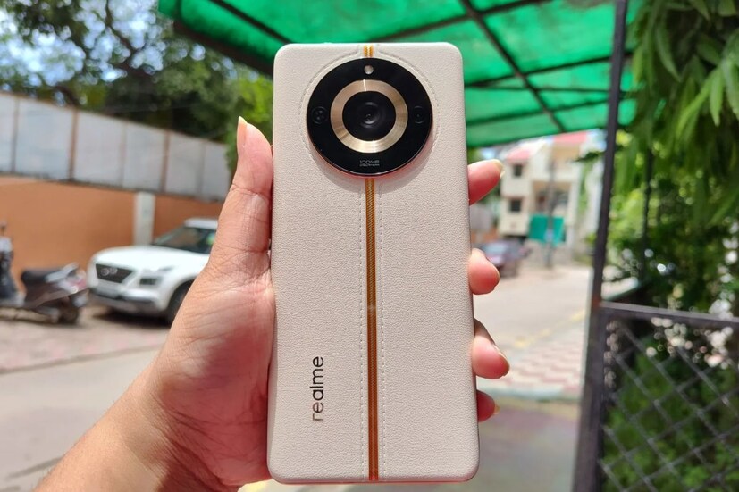 - Realme 11 Pro 5G ফোনে আছে ১২৮ ও ২৫৬ জিবির রম। অন্য দিকে, Realme Narzo 60 Pro 5G ফোনে আছে ১২৮, ২৫৬ ও ১ টিবির রম। অন্য ফিচার -