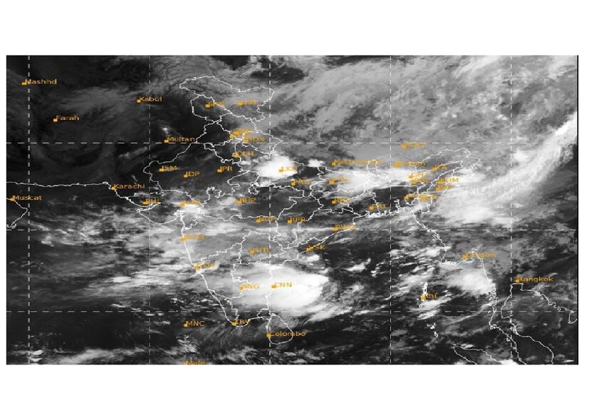 কলকাতা: দক্ষিণ পশ্চিম বঙ্গোপসাগরের ওপরে ফের তৈরি হয়ে গেছে সাইক্লোনিক সার্কুলেশন, অন্যদিকে দেশের একাধিক অঞ্চলে মৌসুমী বায়ু অ্যাক্টিভ থাকাকালীন একাধিক ওয়েদার সিস্টেম তৈরি হয়ে যাওয়ায় বৃষ্টি অবিশ্রান্ত ধারায় হয়ে চলেছে৷