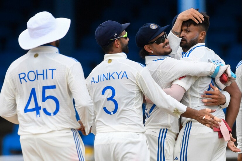 আন্তর্জাতিক ক্রিকেটে অভিষেক টেস্টে ২ উইকেট নিয়ে সকলের নজর কেড়েছিলেন এই তরুণ ডান হাতি পেসার। 