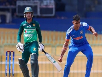 পাকিস্তানের বিরুদ্ধে চার উইকেট তুললেন রাজ্যবর্ধন