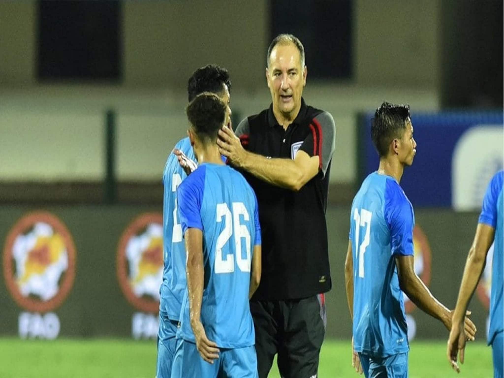 সুনীলদের কোচ ছেড়ে দিতে পারেন ভারতীয় ফুটবলের দায়িত্ব! কেন রেগে লাল স্টিম্যাক?