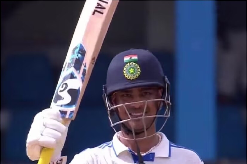 ওয়েস্ট ইন্ডিজের বিপক্ষে দুটি টেস্টেই খেলার সুযোগ পান ইশান কিষাণ। দ্বিতীয় টেস্টে মাত্র ৩৩ বলে অর্ধশতরান করে নিজের পাওয়ার পারফরম্যান্স দেখিয়েছেন৷  অন্যদিকে ওয়েস্ট ইন্ডিজের বিপক্ষে ওয়ানডে সিরিজে চোট কাটিয়ে ফিরবেন সঞ্জু স্যামসন। এখন পর্যন্ত ভারতীয় ওয়ানডে দলে জায়গা নিশ্চিত করতে পারেননি তিনি। ওয়ানডেতে ডাবল সেঞ্চুরি করেছেন ইশান। টেস্টে সাম্প্রতিক পারফরম্যান্সও ওয়েস্ট ইন্ডিজের বিপক্ষে ওয়ানডে সিরিজে খেলার দাবিকে জোরদার করছে। এখন দেখার বিষয় কাকে সুযোগ দেন অধিনায়ক। (Fancode twitter)