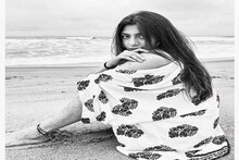 মেয়েবেলা শেষ হতেই গোয়ার সমুদ্রতটে 'মৌ' স্বীকৃতি মজুমদার, সঙ্গী কে জানেন?