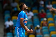 ওডিআই অভিষেকেও উইকেট নিলেন মুকেশ কুমার, বাংলার ক্রিকেটের বোলিং নজর কাড়ল সকলের