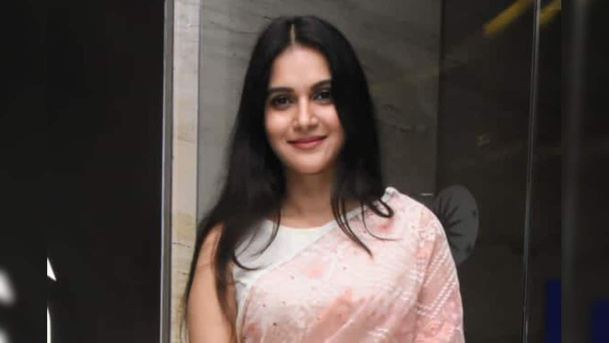 ভারতে মিথিলার প্রথম ছবির প্রিমিয়ারে চাঁদের হাট! ছিলেন তাঁর বিশেষ মানুষটিও ভারতে মিথিলার প্রথম ছবির প্রিমিয়ারে চাঁদের হাট! ছিলেন তাঁর বিশেষ মানুষটিও