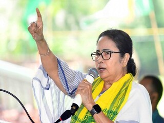 নির্বাচনের কয়েকদিন আগেই গোষ্ঠীদ্বন্দ্ব সামলাতে কড়া বার্তা মমতার