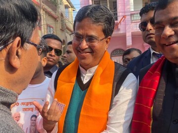 কেন্দ্রীয় ও রাজ্য প্রকল্পে সুবিধাভোগীদের সঙ্গে মতবিনিময় মুখ্যমন্ত্রী মাণিক সাহার