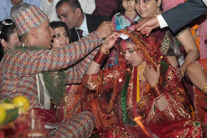 এতদিন পর সম্প্রতি সাক্ষাৎকার দিতে গিয়ে মনীষা কথা বললেন মাতৃত্ব নিয়ে, দ্বিতীয় বার বিয়ে নিয়ে। মনীষার কথায় জানা গেল, মা হওয়ার জন্য যথেষ্ট আত্মবিশ্বাসী নন তিনি। স্বাস্থ্যের কথা মাথায় রেখে এখনও ভয় পান মনীষা।