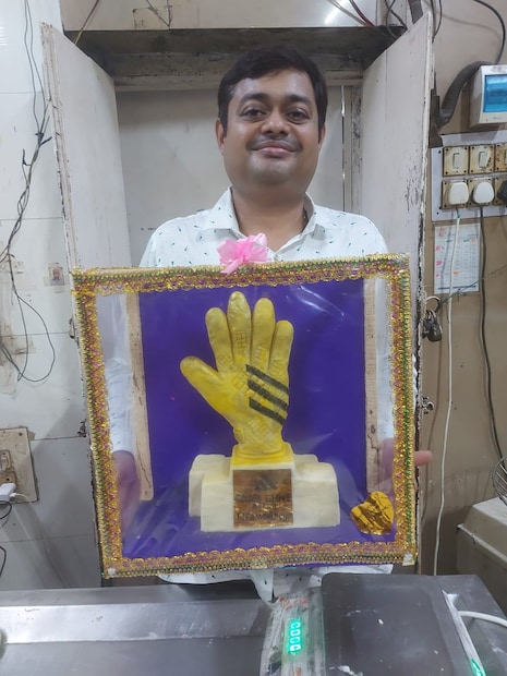 মেসির দেশের গোলরক্ষককে এমন উপহার দেবেন আগে থেকেই ঠিক করে রেখেছিলেন ফেলু মোদকের মালিক